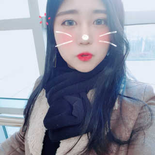 [블랙루즈] 로즈 벨벳 립스틱 택1+랜덤1 — 5점을 준 리뷰어가 2019년 1월 올린 사용 사진