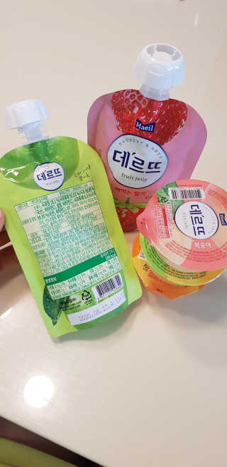 데르뜨 떠먹는 과일 3종, 짜먹는 과일 2종 총 10개 체험 — 5점을 준 리뷰어가 2020년 3월 올린 사용 사진
