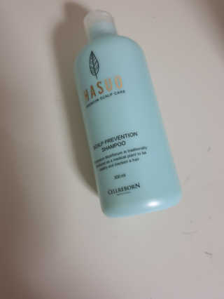 셀리본 하수오 내츄럴 프리벤션 탈모관리 샴푸 300ml — 5점을 준 리뷰어가 2019년 11월 올린 사용 사진