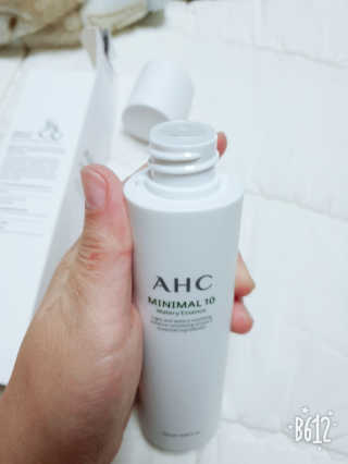 AHC 에이 에이치 씨 미니멀 10 워터리 에센스 — 5점을 준 리뷰어가 2018년 12월 올린 사용 사진