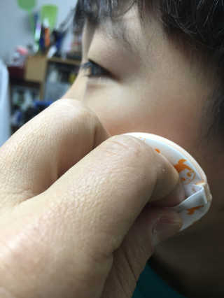 아토팜 톡톡 페이셜 선팩트 SPF43 PA+++ — 4.5점을 준 리뷰어가 2017년 3월 올린 사용 사진