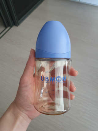 유비맘 PPSU 젖병 노꼭지_200ml_컬러 랜덤 발송 — 4점을 준 리뷰어가 2020년 1월 올린 사용 사진