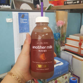 식사대용 아몬드밀크 어나더밀크 500ml X 2병 — 5점을 준 리뷰어가 2018년 9월 올린 사용 사진