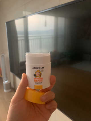 아토팜 야외놀이 선스틱 SPF50+ PA++++ — 4.5점을 준 리뷰어가 2020년 3월 올린 사용 사진