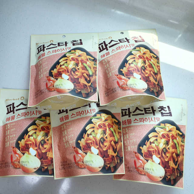 마켓오 파스타칩 해물스파이시 5개 + 머쉬룸크림 5개 리뷰 사진