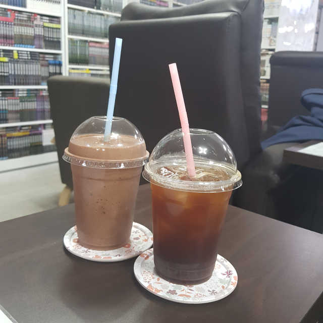 [공간 만화카페] 1인당 3시간 이용+음료 1잔, 2인Set 리뷰 사진