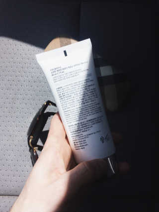 소프트 에어리 UV 에센스 SPF 50 PA ++++ — 5점을 준 리뷰어가 2019년 3월 올린 사용 사진