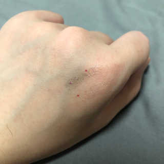 [블랙루즈] 펄블리 아이 글리터 2종 — 2.5점을 준 리뷰어가 2019년 1월 올린 사용 사진