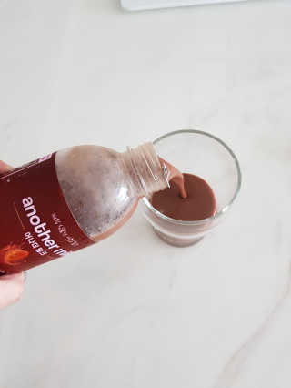 식사대용 아몬드밀크 어나더밀크 500ml X 2병 — 4.83점을 준 리뷰어가 2018년 8월 올린 사용 사진