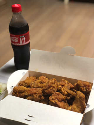 [치킨마루]-  빠사칸윙봉현미 + 콜라 500ml — 4점을 준 리뷰어가 2019년 7월 올린 사용 사진