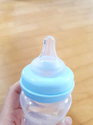 유비맘 캐릭터 실리콘 흡착 식판_색상 랜덤발송 — 5점을 준 리뷰어가 2020년 3월 올린 사용 사진