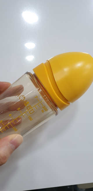 유비맘 PPSU 젖병 노꼭지_200ml_컬러 랜덤 발송 — 5점을 준 리뷰어가 2020년 1월 올린 사용 사진