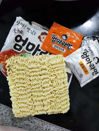 라면 그대로가 제일 맛있는 더엄마라면 — 4점을 준 리뷰어가 2019년 6월 올린 사용 사진