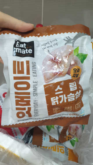 개근질마트 잇메이트 스팀 닭가슴살 혼합 1kg — 5점을 준 리뷰어가 2019년 11월 올린 사용 사진