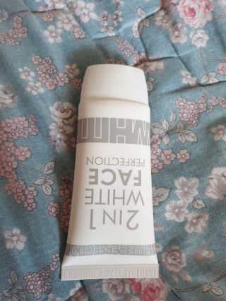 피움 스킨바리스타 2in1 화이트 페이스 퍼펙션 50ml — 4.5점을 준 리뷰어가 2019년 6월 올린 사용 사진
