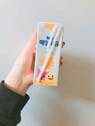 매일우유 멸균 매일우유 저지방 2프로 멸균 핑크퐁 에디션 6입 — 4.67점을 준 리뷰어가 2018년 1월 올린 사용 사진