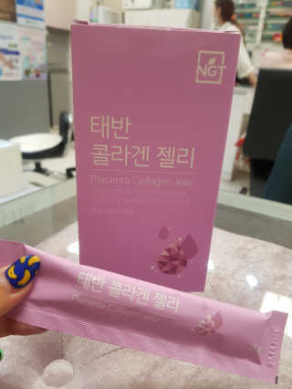 네츄럴굿띵스 태반 콜라겐 젤리 15포 — 4점을 준 리뷰어가 2019년 6월 올린 사용 사진