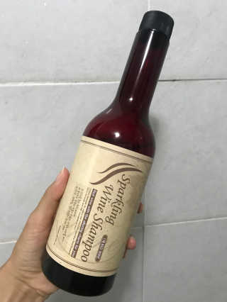 폭탄 샴푸_ 더쎄라 와인샴푸 — 3.67점을 준 리뷰어가 2018년 7월 올린 사용 사진