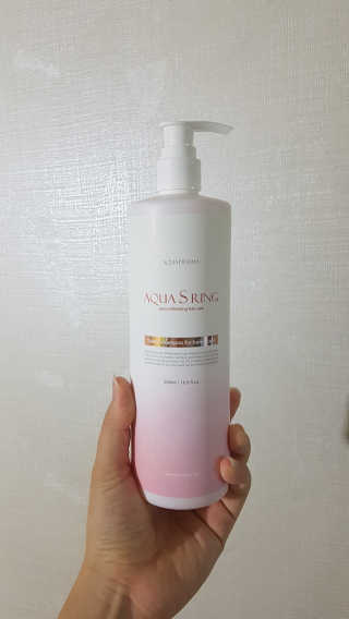 아쿠아큐링 아쿠아S링 퓨어리프레싱 헤어케어 500ml — 5점을 준 리뷰어가 2018년 7월 올린 사용 사진