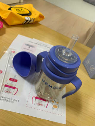 유비맘 샘방지 PPSU 빨대컵_컬러 랜덤 발송 — 2.5점을 준 리뷰어가 2020년 2월 올린 사용 사진