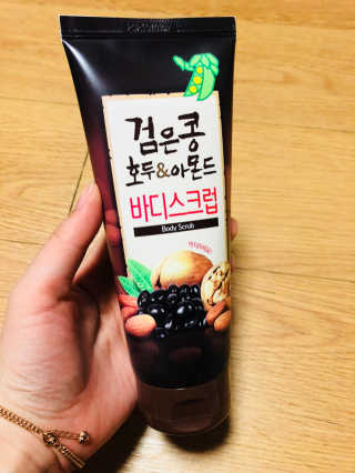 정글트리 검은콩 호두 아몬드 바디스크럽 — 4.67점을 준 리뷰어가 2018년 3월 올린 사용 사진