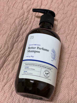달리프 베러 퍼퓸 샴푸 1000ml 레이니데이 or 일랑로즈 — 5점을 준 리뷰어가 2020년 2월 올린 사용 사진