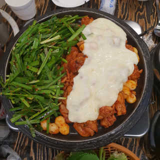 고향원조숯불닭갈비 [고향산천원조숯불닭갈비] 뼈없는 숯불닭갈비 2인세트 — 3.67점을 준 리뷰어가 2018년 10월 올린 사용 사진