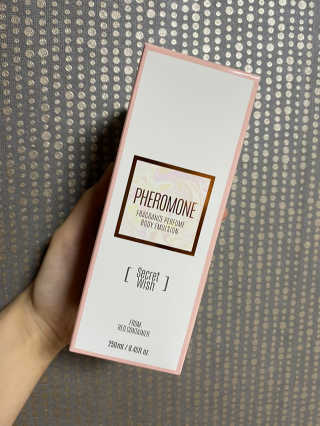 레드컨테이너 페로몬향 퍼퓸 바디에멀전 — 5점을 준 리뷰어가 2020년 1월 올린 사용 사진