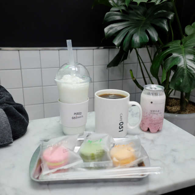 [카페051 남포점] 디저트 + 음료 2인 세트 리뷰 사진