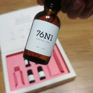 76N1 내 피부데이터로 만든, 나만의 페이스오일 — 4.67점을 준 리뷰어가 2018년 3월 올린 사용 사진