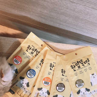 [펫토리아]짜먹는 한입뚝딱 강아지.고양이 마약간식 — 5점을 준 리뷰어가 2019년 8월 올린 사용 사진