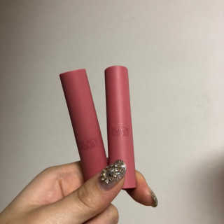 [블랙루즈] 로즈 벨벳 립스틱 택1+랜덤1 — 3점을 준 리뷰어가 2019년 1월 올린 사용 사진