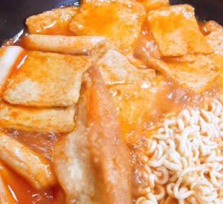 [홍코너떡볶이]옛날떡볶이 인기맛 4팩세트 — 5점을 준 리뷰어가 2019년 11월 올린 사용 사진