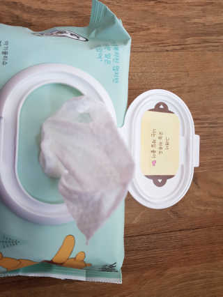 보솜이 아기물티슈 베이비케어 푸에디션 캡 74매 10입 — 3점을 준 리뷰어가 2019년 4월 올린 사용 사진