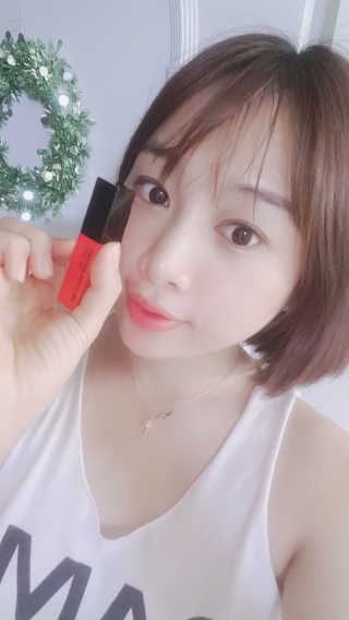 우드버리 울트라 에이치디 스무디 벨벳 틴트 — 5점을 준 리뷰어가 2019년 6월 올린 사용 사진