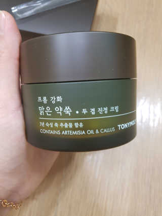 토니모리 프롬 강화 맑은 약쑥 두 겹 진정 크림 — 4.5점을 준 리뷰어가 2019년 9월 올린 사용 사진