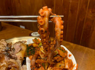 [동네맛집족발] 4개 족발 중 택1 — 5점을 준 리뷰어가 2020년 1월 올린 사용 사진