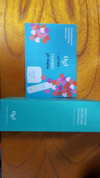 오지아이 워터 밤 모이스처 스킨 에센스 180ml — 5점을 준 리뷰어가 2019년 12월 올린 사용 사진