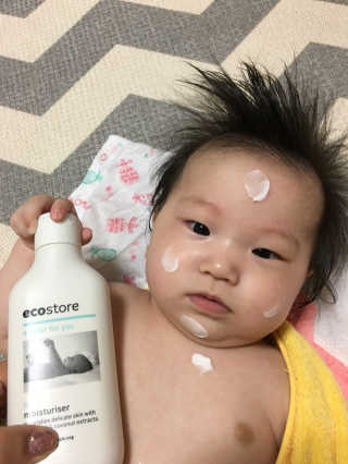 엘루스벤 에코스토어_베이비로션_200ml — 4.5점을 준 리뷰어가 2017년 6월 올린 사용 사진