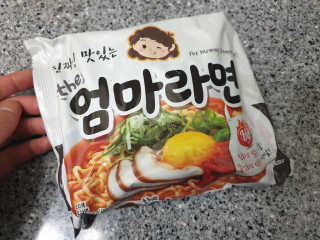 라면 그대로가 제일 맛있는 더엄마라면 — 5점을 준 리뷰어가 2019년 6월 올린 사용 사진