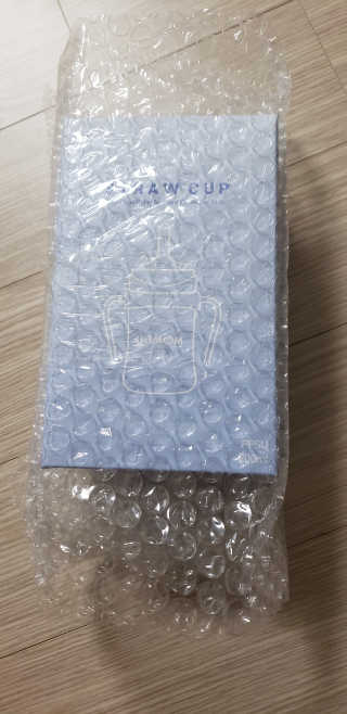 유비맘 샘방지 PPSU 빨대컵_컬러 랜덤 발송 — 5점을 준 리뷰어가 2020년 3월 올린 사용 사진
