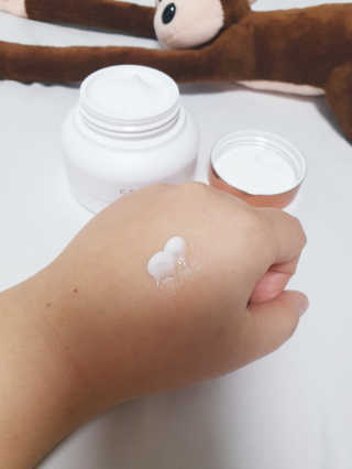 스카이밀크 SKYMILK 당나귀밀크 크림 — 4.5점을 준 리뷰어가 2019년 12월 올린 사용 사진