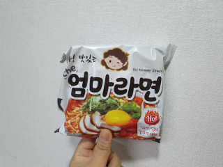 라면 그대로가 제일 맛있는 더엄마라면 — 5점을 준 리뷰어가 2019년 9월 올린 사용 사진