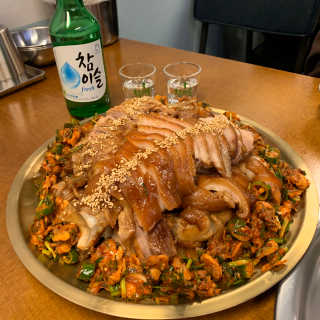 [동네맛집족발] 4개 족발 중 택1 — 5점을 준 리뷰어가 2019년 12월 올린 사용 사진