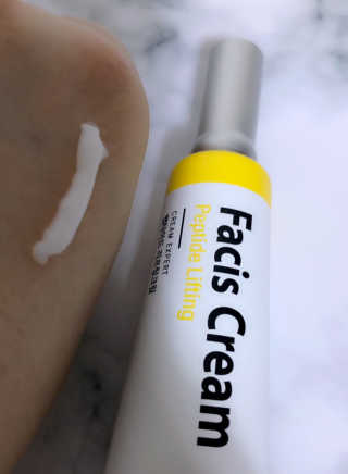 파시스 펩타이드 리프팅 크림 — 4.5점을 준 리뷰어가 2018년 11월 올린 사용 사진