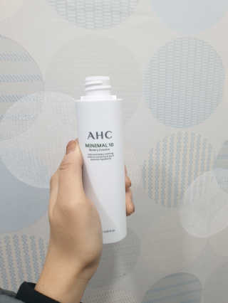 AHC 에이 에이치 씨 미니멀 10 워터리 에센스 — 5점을 준 리뷰어가 2018년 12월 올린 사용 사진