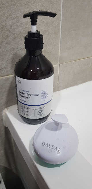 달리프 베러 퍼퓸 샴푸 1000ml 레이니데이 or 일랑로즈 — 5점을 준 리뷰어가 2020년 1월 올린 사용 사진