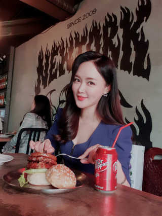[뉴욕아파트먼트] 버거메뉴1개 + 치킨메뉴1개 — 5점을 준 리뷰어가 2020년 4월 올린 사용 사진