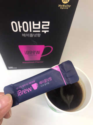 한국맥널티 아이브루 헤이즐넛향 100T — 5점을 준 리뷰어가 2019년 10월 올린 사용 사진