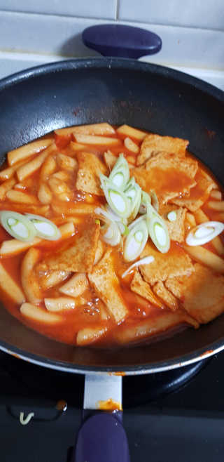 [홍코너떡볶이]옛날떡볶이 인기맛 4팩세트 — 5점을 준 리뷰어가 2019년 12월 올린 사용 사진